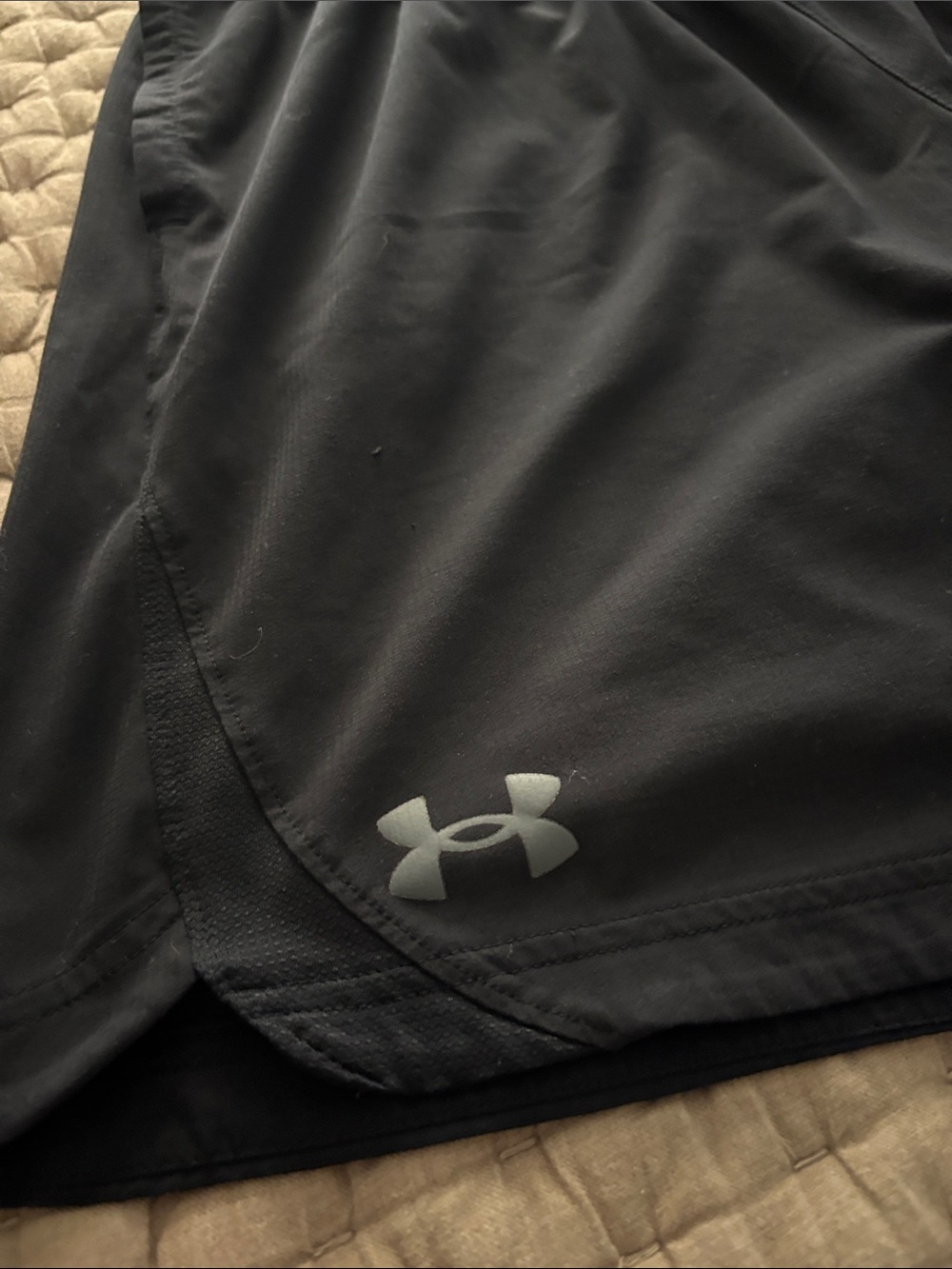 Under Armour Men’s Black Athletic Training Shorts - Picture 2 of 4